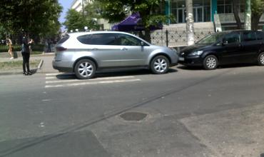 A parcat mașina unde i-a venit mai bine