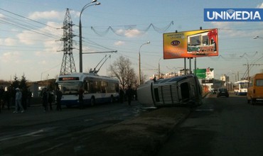 Grav accident rutier pe viaduct