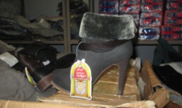Marfă cu brand-uri renumite, reţinută la vamă