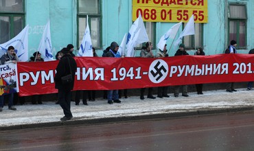 (Видео) "Русская молодежь" требует отозвать Мариуса Лазуркэ