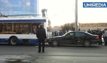 Grav accident rutier pe viaduct