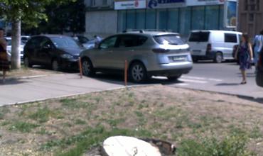 A parcat mașina unde i-a venit mai bine