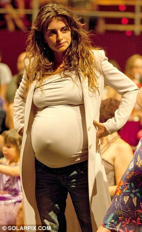 O mămică foarte frumoasă! Cum arată Penelope Cruz la sfîrșitul sarcinii